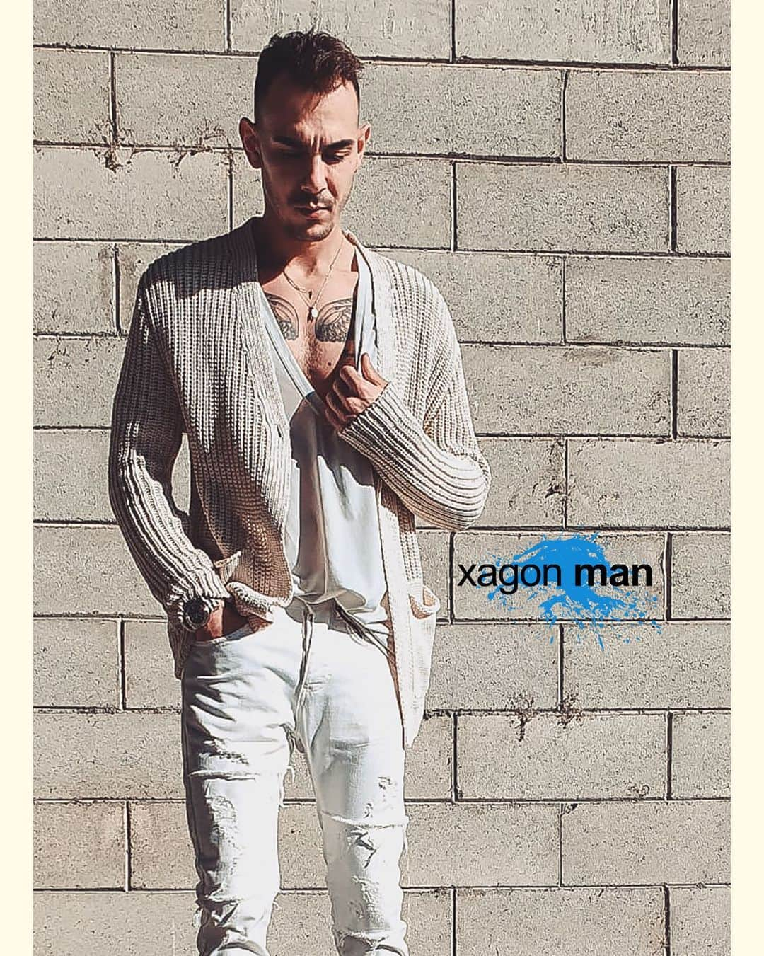 ザゴンマンのインスタグラム：「🟡 Siamo solo a metà settimana e non abbiamo la minima intenzione di smettere di stupirvi. . . . . . #xagonman #palette #vintage #cardigan #newpost #wednesday #white #collection #february #beyourself」