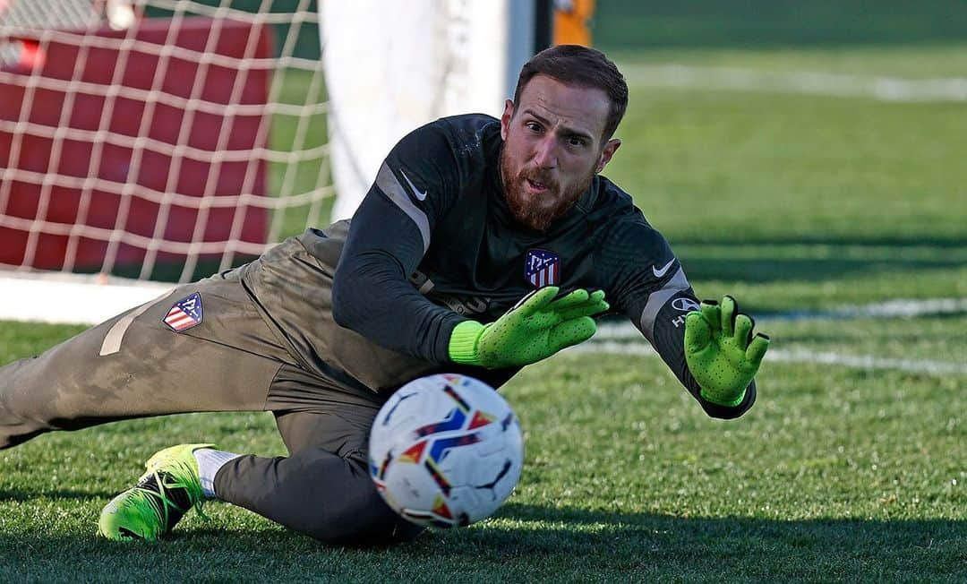 アトレティコ・マドリードさんのインスタグラム写真 - (アトレティコ・マドリードInstagram)「🔜 Próximo objetivo en el horizonte: #GranadaAtleti 💪🏻  🔴⚪ #AúpaAtleti」2月11日 2時36分 - atleticodemadrid