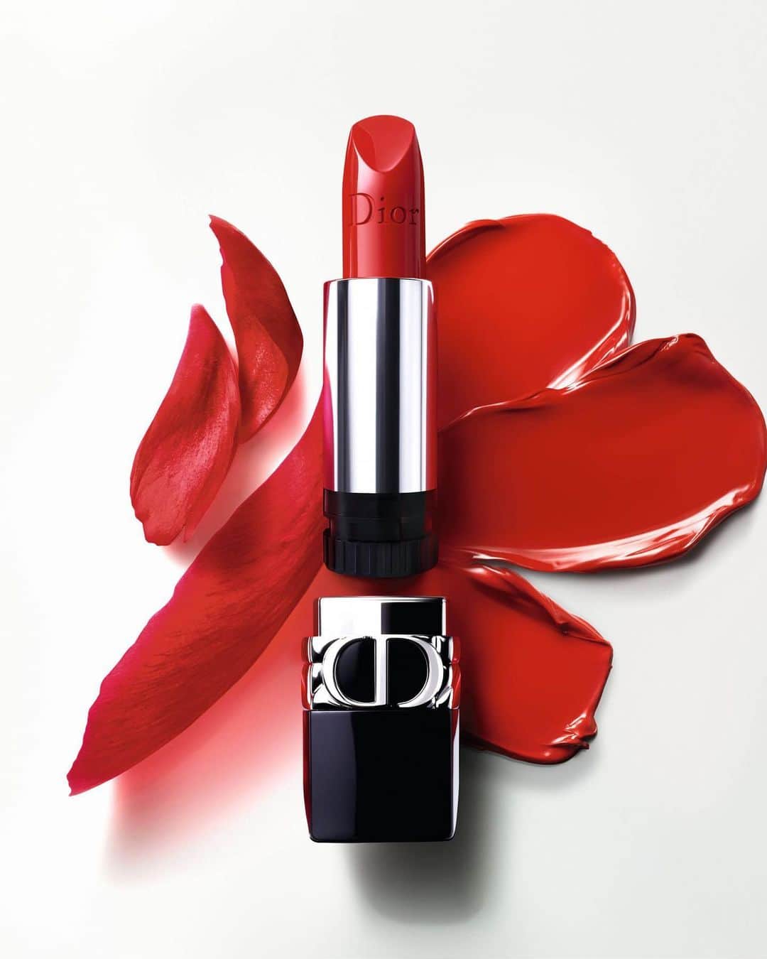 Dior Makeupのインスタグラム：「Today, Rouge Dior embraces the sustainable approach of the House of Dior and is once again refillable, following in the footsteps of Christian Dior’s initial vision, whose very first lipstick was also refillable. Select refills currently available. Full range available online as of March. • ROUGE DIOR 999 • #diormakeup #rougedior #wewearrouge」