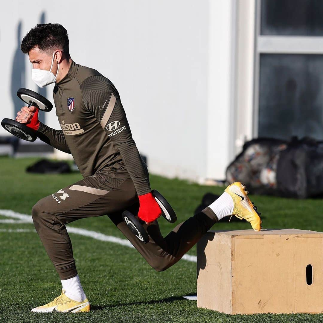 アトレティコ・マドリードさんのインスタグラム写真 - (アトレティコ・マドリードInstagram)「👊🏼 @josemariagimenez 🇺🇾   🔴⚪️ #AúpaAtleti」2月11日 2時39分 - atleticodemadrid