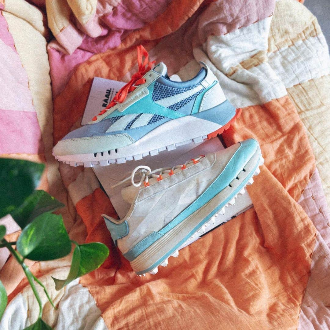 Reebok classicのインスタグラム：「#ClassicLeatherLegacy: a refreshed icon for collective creativity. Out now at our link in bio. #WriteYourLegacy // 📸: @raahfest」