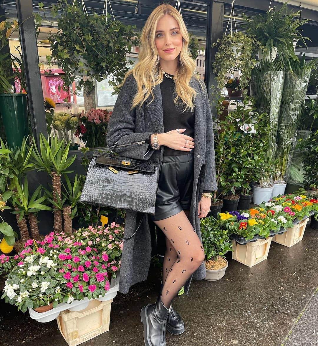 CALZEDONIAさんのインスタグラム写真 - (CALZEDONIAInstagram)「Countdown to Valentine's Day with @chiaraferragni ! ♥️ [MODC1738] #calzedonia #calzedoniaLovesYou #valentinesDay」2月11日 2時49分 - calzedonia