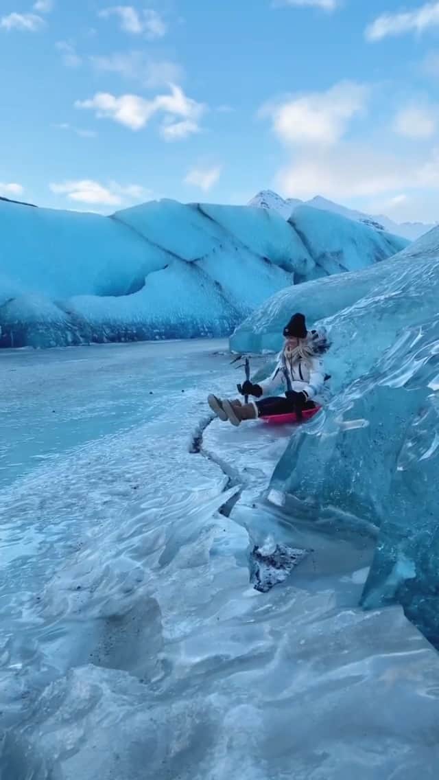 instagoodのインスタグラム：「@asasteinars Rolling on the frozen glacier lagoon.  Love this sound too much 😂   Tag a friend that needs to see this.」