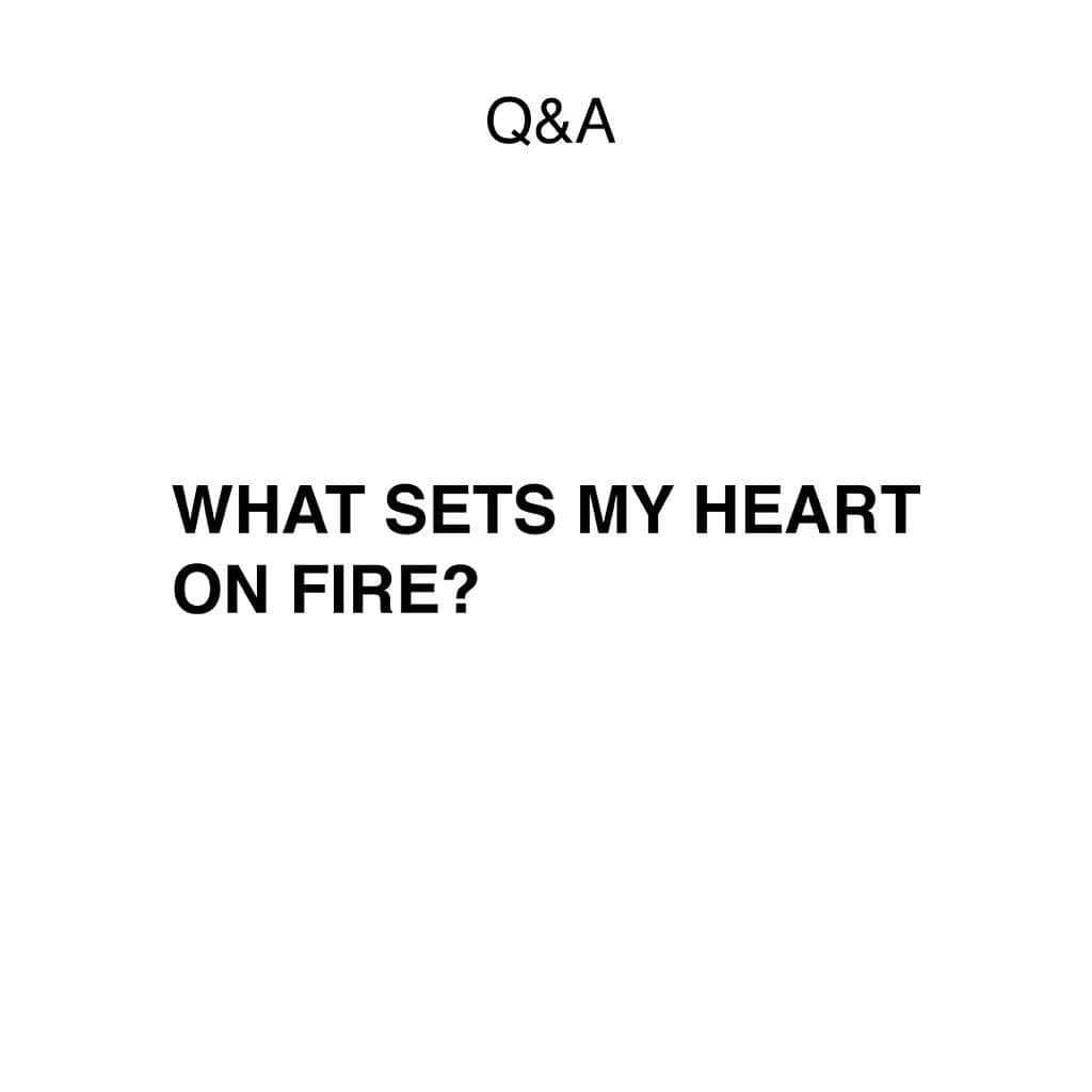ジェイミー・キングのインスタグラム：「What sets your heart on 🔥?」