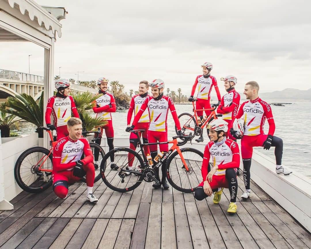 カンパニョーロさんのインスタグラム写真 - (カンパニョーロInstagram)「Team Cofidis ready to roll on their @derosabikes Merak bikes, equipped with Campagnolo Super Record EPS disc brake groupset.  #Campagnolo #DeRosaBikes #TeamCofidis #SuperRecordEPS」2月11日 2時56分 - campagnolosrl