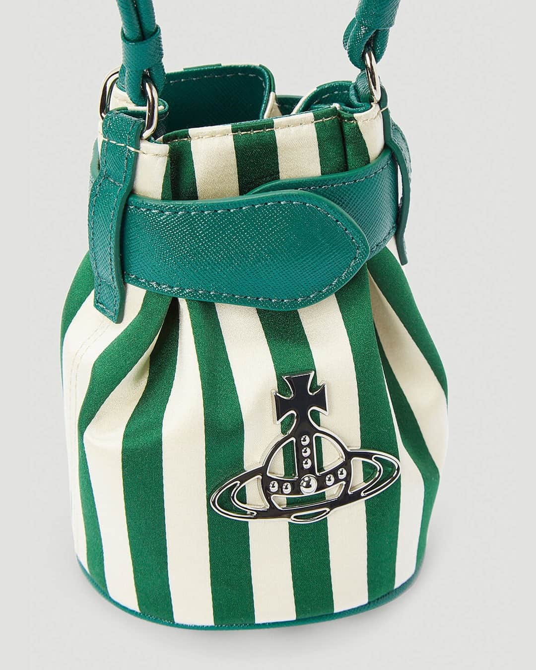 エルエヌシーシーのインスタグラム：「The Vivienne Westwood brand remains true to its rebellious spirit. Explore new season accessories featuring the brand's signature prints, Orb motifs and embellished details. @viviennewestwood」
