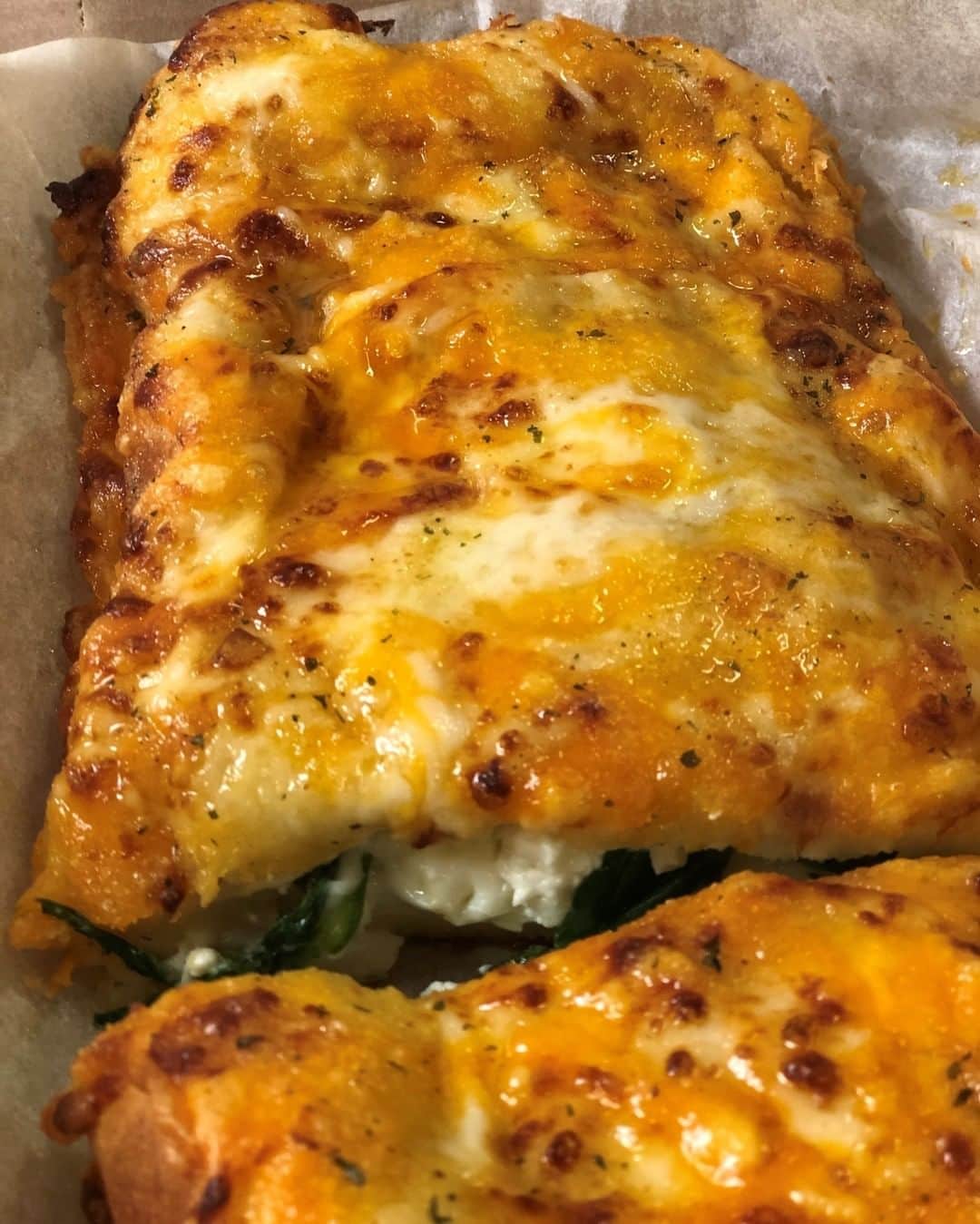 Domino's Pizzaさんのインスタグラム写真 - (Domino's PizzaInstagram)「Make your pick: Spinach and Feta or classic Stuffed Cheesy Bread?」2月11日 3時00分 - dominos