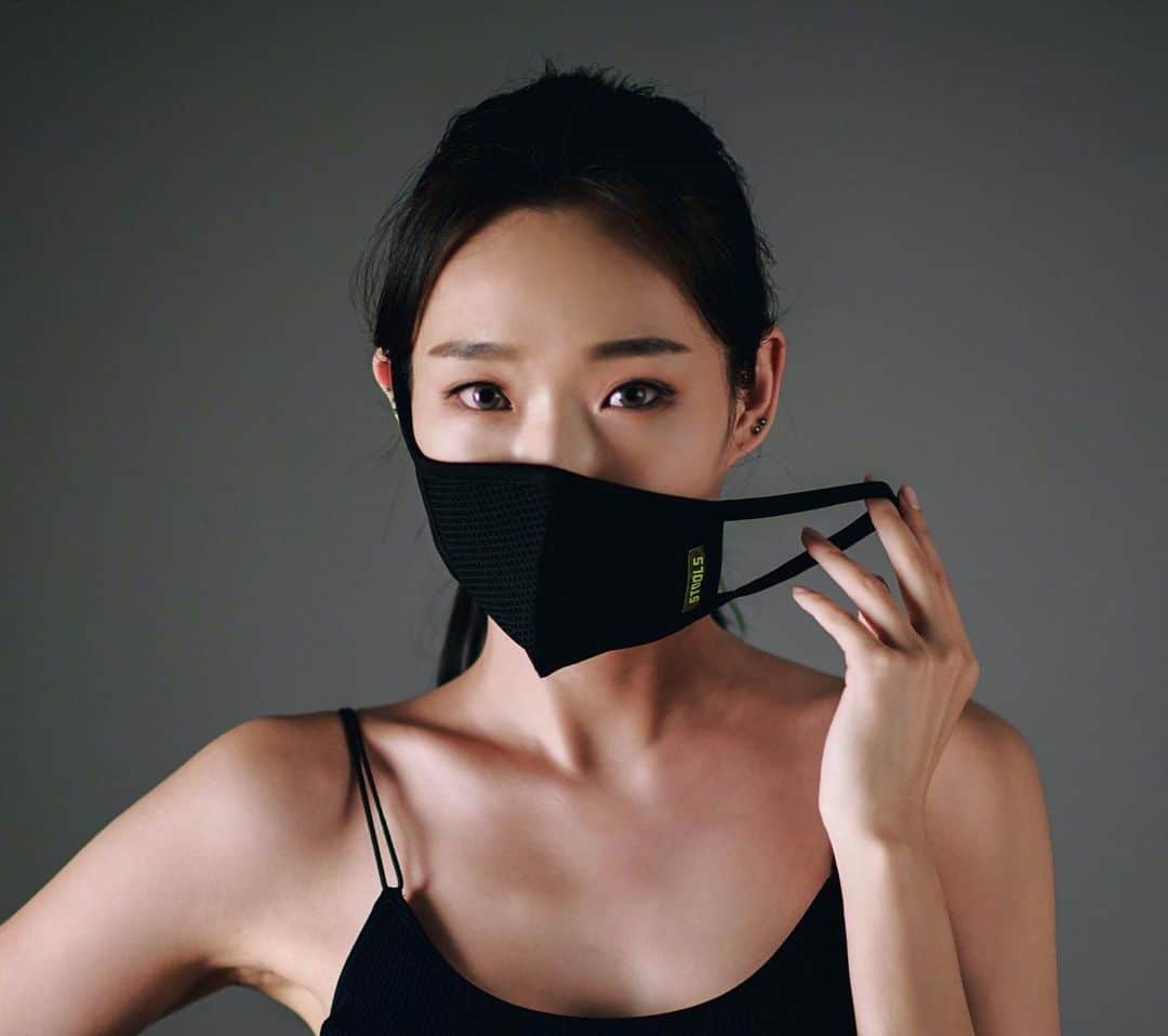 allkpopTHESHOPのインスタグラム：「5Tools Face Mask  A fashionable light-weight triple layer (when used with filter) face mask MADE IN 🇰🇷 FAST shipping from the USA 🇺🇸  https://shop.allkpop.com/products/5tools-face-mask」