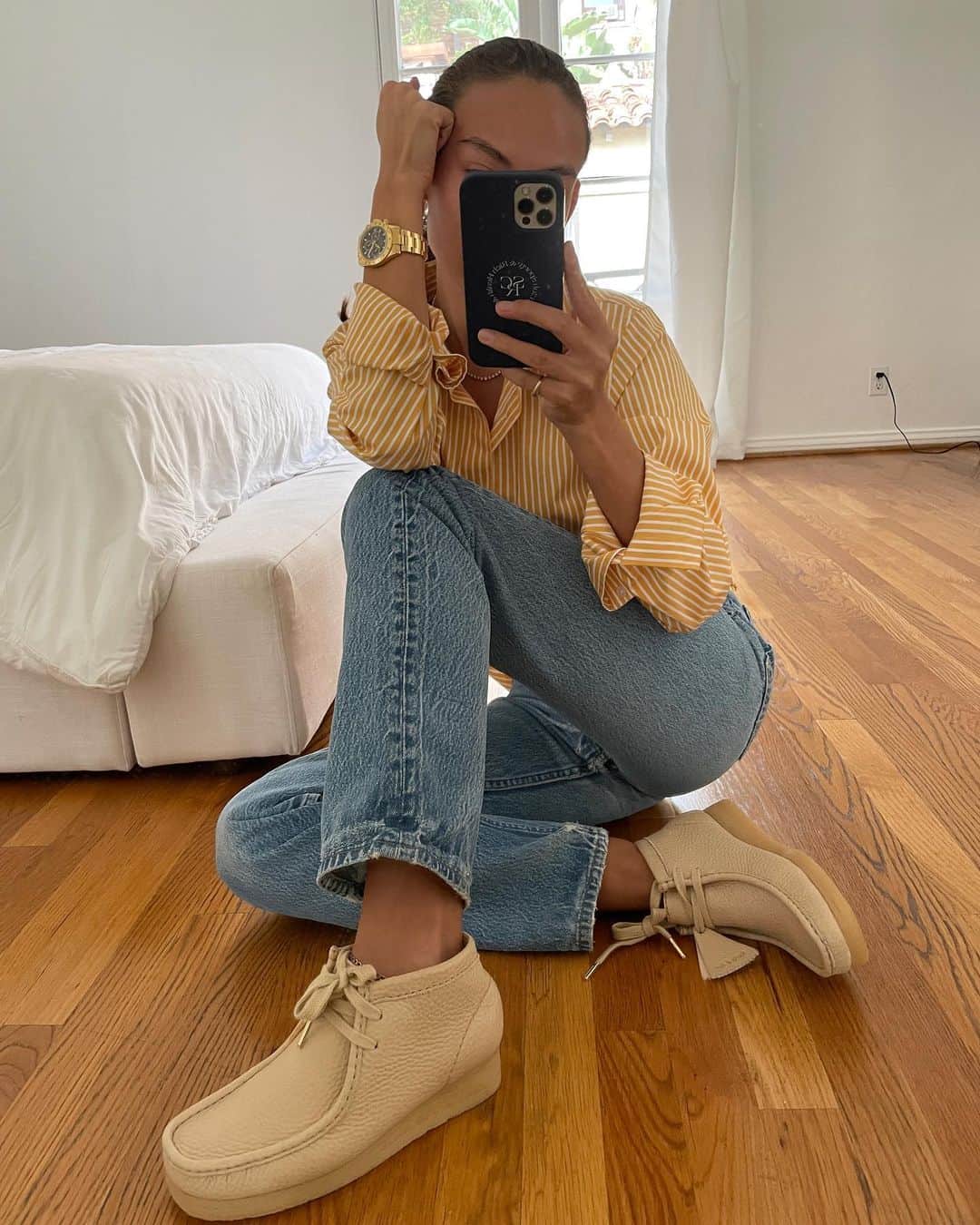 emilyのインスタグラム：「Thrilled to announce our collaboration with @clarksoriginals. When I visited the Clark’s HQ last year, I immediately fell in love with with this buttery, pebbled leather sourced from a family run tannery located in Germany called Heinen. The tannery is making strides toward a more sustainable supply chain by reducing their carbon footprint by energy efficient production. Heinen offsets CO2 that cannot be reduced in production by supporting the Kikonda Forest project, planting trees in Uganda in order to combat forest depletion. The Clarks Originals brand has offset 6 tons of CO2 emissions produced during the leather tanning process, including this Hillcrest leather, in the last 12 months.   The shoe also features a FSC certified Natural rubber crepe sole which makes them the most socially and environmentally responsible outsole to date. The Natural rubber comes from the sap of the rubber tree, making it a natural, renewable resource. By choosing these materials, we are supporting responsible management of the world’s forests. Our focus on sustainability continues with the packaging, a box made of 90% recycled paper and printed with water-based inks.  The Wallabee will be available in 3 color ways- Robin’s Egg Blue, Cream Puff and Merlot. Online February 15. 🤍」