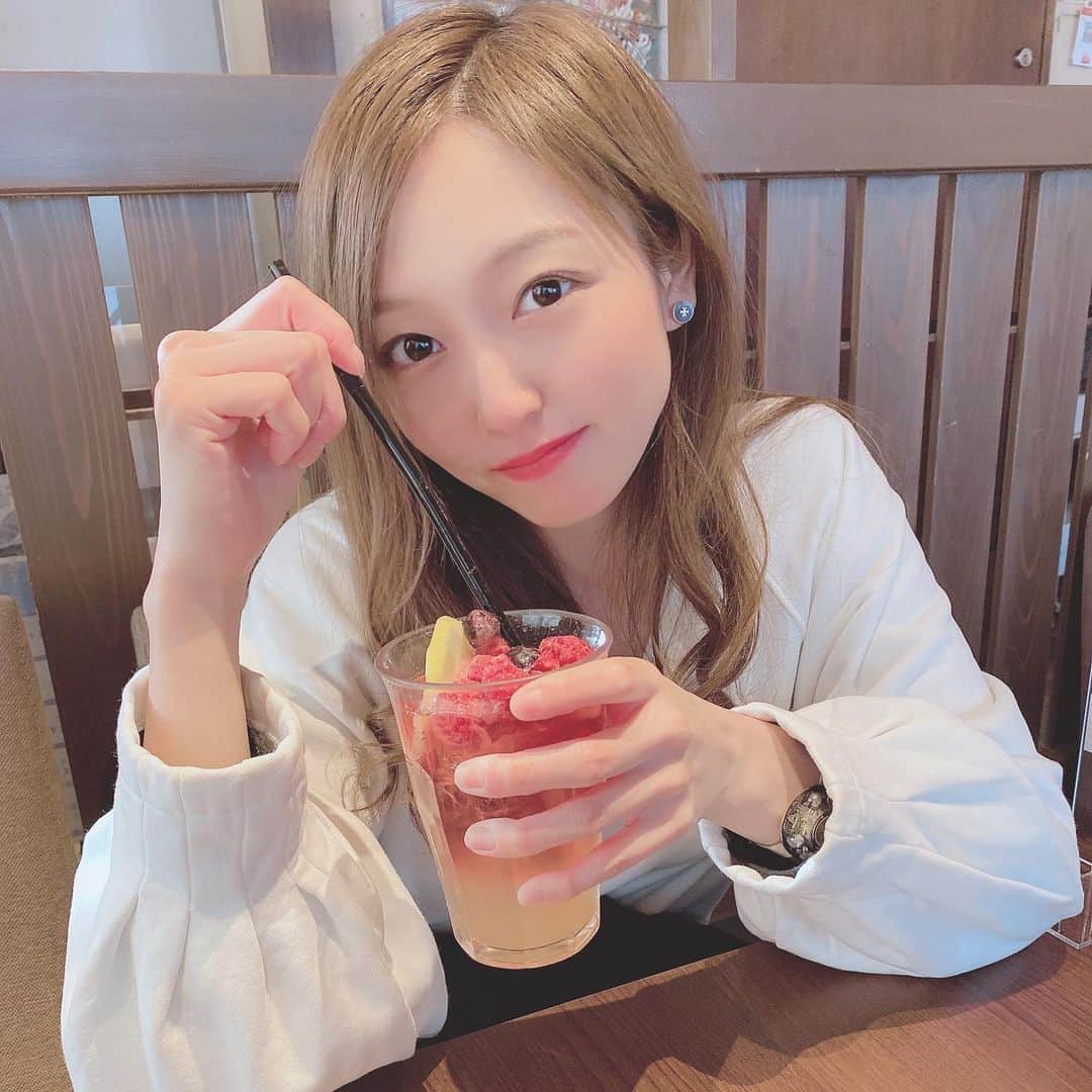 のインスタグラム：「#瓦カフェ  ベリーレモネードが酸っぱくて美味しかった🍓🍋🍸  #カフェ #かふぇすたぐらむ  #渋谷 #美味しい」