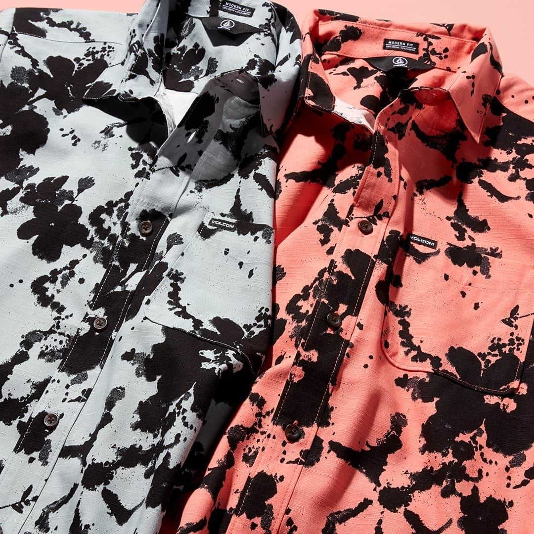 ボルコムのインスタグラム：「The Burres shirts puts a new twist on the floral print!  Cool blue or salmon, which one are you down for⁉️  👉  vol.cm/dft 👈」