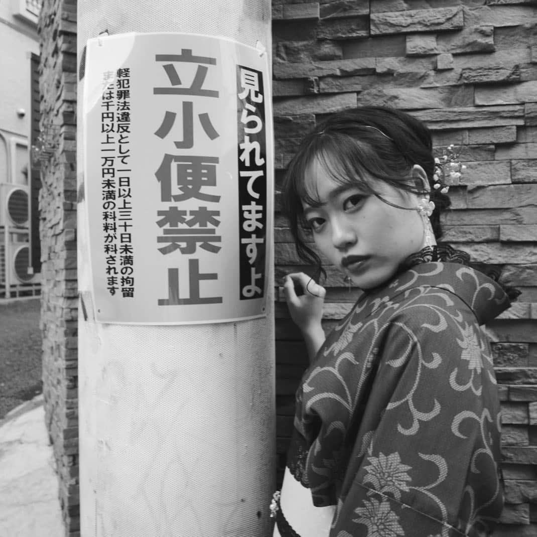 ASUKA（金子明日香）のインスタグラム：「. . . 見られてますよ。 . . .  #ポートレート #キリトリセカイ ポートレート女子 #撮影モデル #被写体 #キリトリセカイ セカイ #カメラマンさんと繋がりたい #selfie #自拍 #tbt #follow #swag #扎心了 #followme #like #japan #ootd #photo #l4l #instagood #맞팔 #selfies  #fashion #tokyo #cow #tagsforlikes  #着物  #着物ヘア」