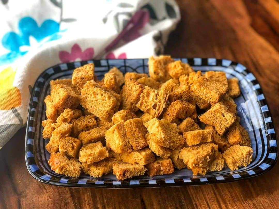 Archana's Kitchenさんのインスタグラム写真 - (Archana's KitchenInstagram)「#HowToMake Baked Homemade Croutons Recipe With Herbs  Search for the recipe “Baked Homemade Croutons” in our app. Link to the app in the bio @archanaskitchen . . . . . #recipes #easyrecipes #masala #goanfood #howtomake  #lunch #lunchrecipes #patty #archanaskitchen #healthyeating #highprotein #eatfit #cooking #food #healthyrecipes #foodphotography #recipeoftheday #comfortfood #deliciousfood #delicious #instayum #food」2月11日 14時30分 - archanaskitchen