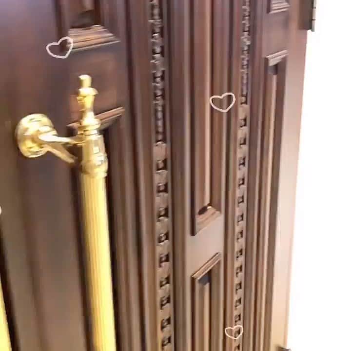のインスタグラム：「新郎新婦様へサプライズ！ スタッフでフラワーシャワー🥰 * ■Produced by @rosegarden_royalgrace_planners ［ローズガーデン/ロイヤルグレース大聖堂* 福井ゲストハウスウェディング= ---ROSEGARDEN------------------ [ローズHP]http://m-rosegarden.jp/ [ロイヤルHP]http://royalgrace.jp/ [TEL]0776-57-8000 [OPEN]AM10-PM8 -------------------------------  * * ■Wedding professional partners @kouzaburou.wedding @kouzaburou_tsuruga @kimono_kouzaburou @beauty_factory1088 @visual_factory_intl @rose_rosa_flowers @leaf_terrace_fukui_rosegarden * * ■Sister stores @rosegarden_royalgrace_wedding @fait_maison_takanawa」