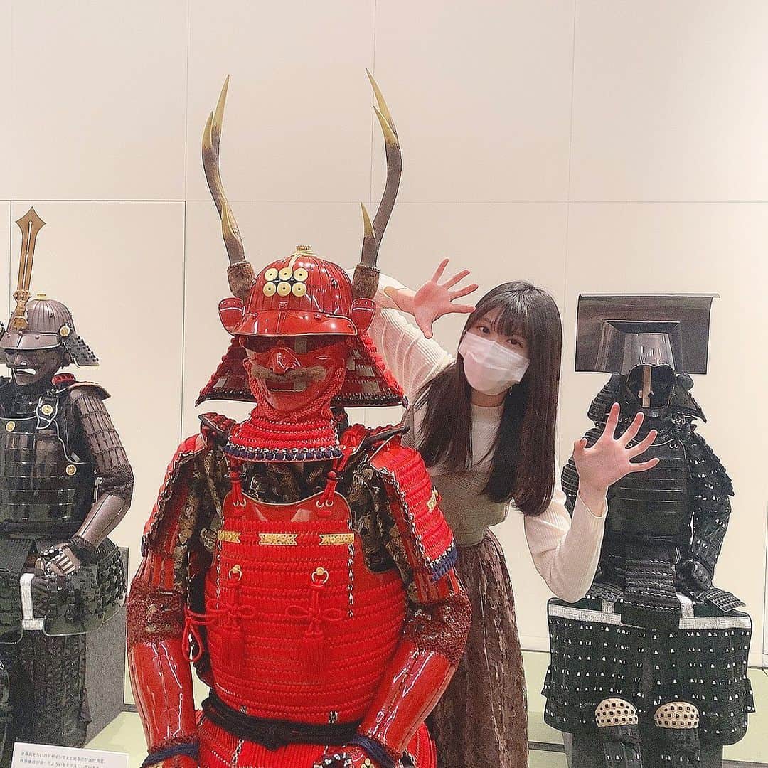 シュアン（施鈺萱）さんのインスタグラム写真 - (シュアン（施鈺萱）Instagram)「・ （中日併記）﻿ ﻿ 除夕快樂！🧨﻿ 前幾天到上野的 #東京國立博物館 走走☺️﻿ 東京國立博物館最近展出可以體驗日本文化的展位，﻿ 日本盔甲試穿、用印章做做看浮世繪、電腦繪圖硯箱。﻿ 又夠好玩😆﻿ 拿印章按壓浮世繪的時候，可能不小心按太大力，左邊整個掉漆🤣﻿ 但工作人員還說別有一番風味😂﻿ 但真的體會到浮世繪一層一層把顏料印上去的辛苦與細節😳﻿ 古代的人要慢慢一個版雕刻好、上色、配色等等，佩服！！﻿ 現在也有國立東京博物館的App﻿ 在家使用App也能體會浮世繪的製作方式等導覽喔☺️﻿ ﻿ 之後還可以上二樓看「真正的國寶」！！﻿ 走入日本藝術時空之旅☺️﻿ ﻿ 說起來慚愧，我是第一次來國立東京博物館，﻿ 只要1000日幣，可以體驗、又可以看日本歷史的藝術品國寶，而且收藏數非常多！可以待一個下午沈浸在藝術的世界☺️好值得💜﻿ 現在因為疫情，要是先預約喔。﻿ ﻿ *日本盔甲展出到2/7已結束。*東京國立博物館的展示品會更換，展示作品的情報可以去東京國立博物館網站確認喔！﻿ ﻿ ﻿ 然後請看📸第10張﻿ 大家有沒有覺得入口的樓梯似曾相識！！﻿ 是半澤直樹銀行的拍攝場景啊啊啊啊啊啊啊啊！﻿ 下樓梯時覺得超眼熟的😭😭😭﻿ 來看個藝術品也能沈浸日劇場景🥰﻿ 眼前出現半澤直樹跟大和田對峙的場景啦🤣﻿ ﻿ ﻿ 歡迎在日朋友來走走玩玩☺️﻿ 記得戴口罩注意身體健康喔☺️﻿ ﻿ ﻿ @JapanCulturalExpo﻿ #JapanCulturalexpo #ad #東京國立博物館 #東京國立博物館 #上野 #Japanculture #日本 ﻿ ﻿ ———————————﻿ ﻿ この前、上野の #東京国立博物館 に行って来た☺️﻿ 東京国立博物館は最近「まるごと体験！日本の文化」を展示！﻿ 甲冑着る体験、スタンプで浮世絵を体験、タッチ端末で八橋蒔絵螺鈿硯箱をデザイン。　﻿ 本当に楽しい😆🎵﻿ スタンプで #浮世絵 を作ったときに、力を入れ過ぎちゃって、左の方にぐちゃぐちゃになっちゃって😂でも逆に味があるよってスタッフさんに言われた笑﻿ でも本当に浮世絵の大変さ感じるよね😳素敵！﻿ いまは「トーハクなび」アプリで﻿ 家でも浮世絵の制作など、体験できるよ☺️﻿ 是非やってみてくださいね！﻿ ﻿ ﻿ あとは二階で本物の「国宝」を見れる！！﻿ 日本歴史の芸術の旅☺️﻿ ﻿ ﻿ 実は今回は初めて東京国立博物館に来たんだ。﻿ な、な、なんと1000円で色んな芸術品を見れて、体験もできる！本当に素敵！一日中居られます﻿ ☺️💜﻿ ﻿ いまはコロナの影響で事前にチケット購入や申請が必要。﻿ *よろいのコーナーは2/7まででした﻿ *東京国立博物館は展示替えがあるため、展示作品の情報については東京国立博物館のウェブサイトをご確認くださいね！！﻿ ﻿ ﻿ そして📸10枚目﻿ 見たことあると思ったら #半沢直樹 ドラマのロケ地！！！﻿ ドラマ大好きだから、すごく興奮した！！！😭😭😭﻿ 半沢直樹さんと大和田さんのシーンを目の前だー！🥰﻿ ﻿ ﻿ 是非コロナ落ち着いたら遊びに来てください﻿ 日本にいる方、是非コロナを気をつけながら、遊びに来てくださいね☺️﻿ ﻿ ﻿ @JapanCulturalExpo﻿ #JapanCulturalexpo #ad #東京國立博物館 #東京國立博物館 #上野 #Japanculture #日本」2月11日 13時04分 - ts_hsuan