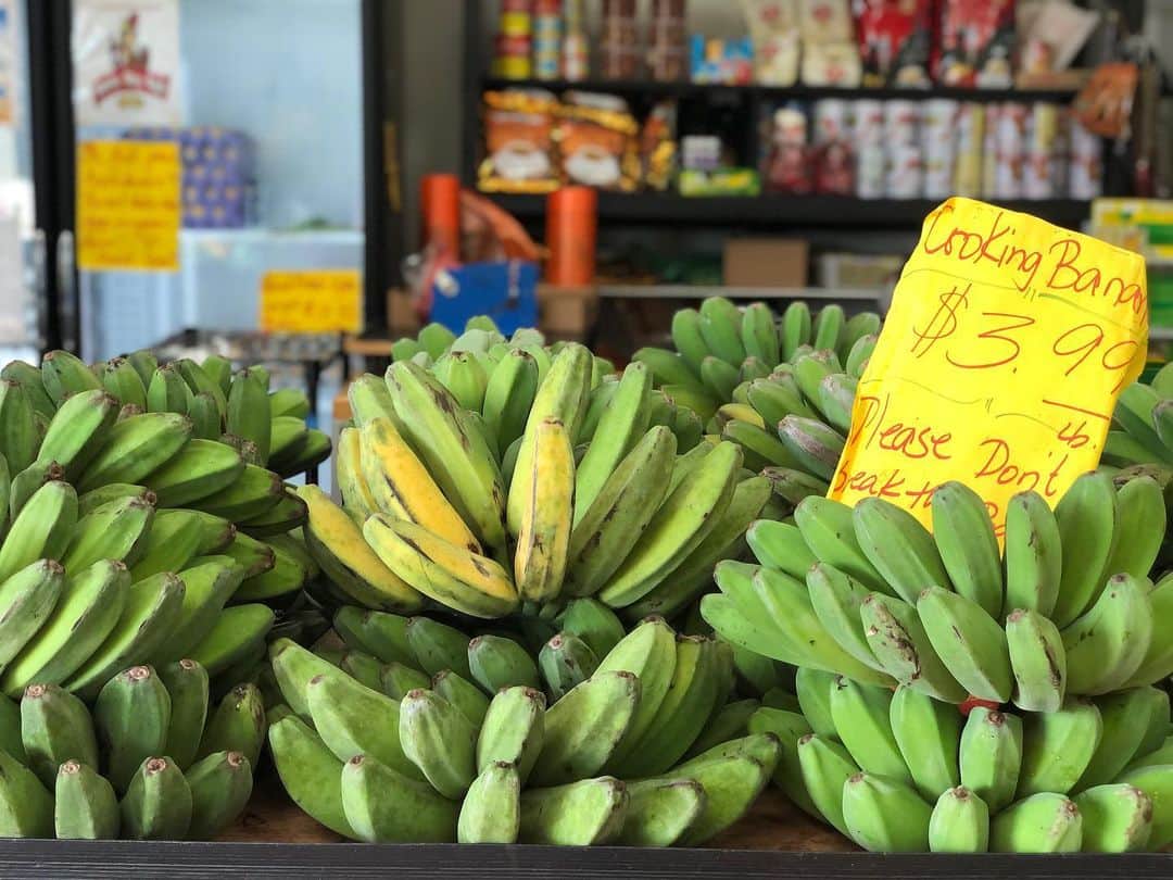 Honolulu Myohoji Missionさんのインスタグラム写真 - (Honolulu Myohoji MissionInstagram)「🍌 Nourish your body:  Hawaii is so blessed with fresh produce! We live in the modern world with accessible to all kinds of items, but the food grown in your area has a very good amount of #parana 🤲🏻 Prana in Sanskrit, often translated as “life force” in English bring our life in flow.  What you eat will create what you eat. Choose your food wisely!  ————————- 📺  Honolulu Myohoji YouTube channel is available now!  On our YouTube channel, you can see - Rev. Yamamura’s talk, - Past events of Honolulu Myohoji, and - Some nice Hawaii weather from Honolulu Myohoji.  🪄 Dr. Yukari’s listening lounge is here for you!  To book a consultation, please take a look at our website (link in bio) and email info@honolulumyohoji.org - Stories are twice a week on our blog, Facebook and Instagram. ————————- * * * * #ハワイ #ハワイ好きな人と繋がりたい  #ハワイだいすき #ハワイ好き #ハワイに恋して #ハワイ大好き #ハワイ生活 #ハワイ行きたい #ハワイ暮らし #オアフ島 #ホノルル妙法寺 #思い出　#honolulumyohoji #honolulumyohojimission #御朱印女子 #開運 #穴場 #パワースポット #hawaii #hawaiilife #hawaiian #luckywelivehawaii #hawaiiliving #hawaiistyle #hawaiivacation #healing #meditation #transcendence」2月11日 13時15分 - honolulumyohoji