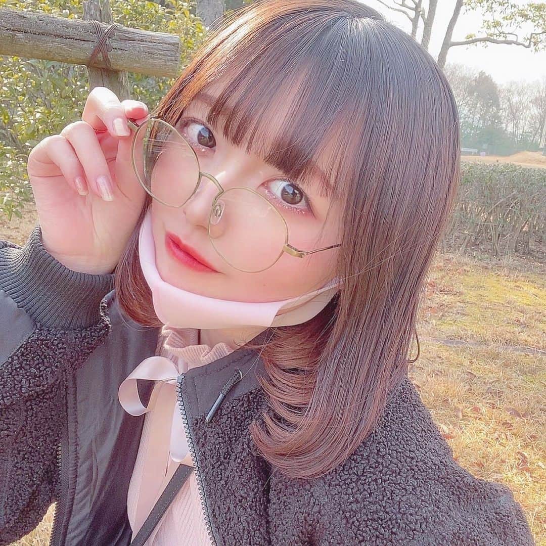 のインスタグラム：「いい天気すぎて眠たくなりそう💭 ・ ・ ・ ・ ・ ・ #だてめがね #眼鏡女子 #めがね」