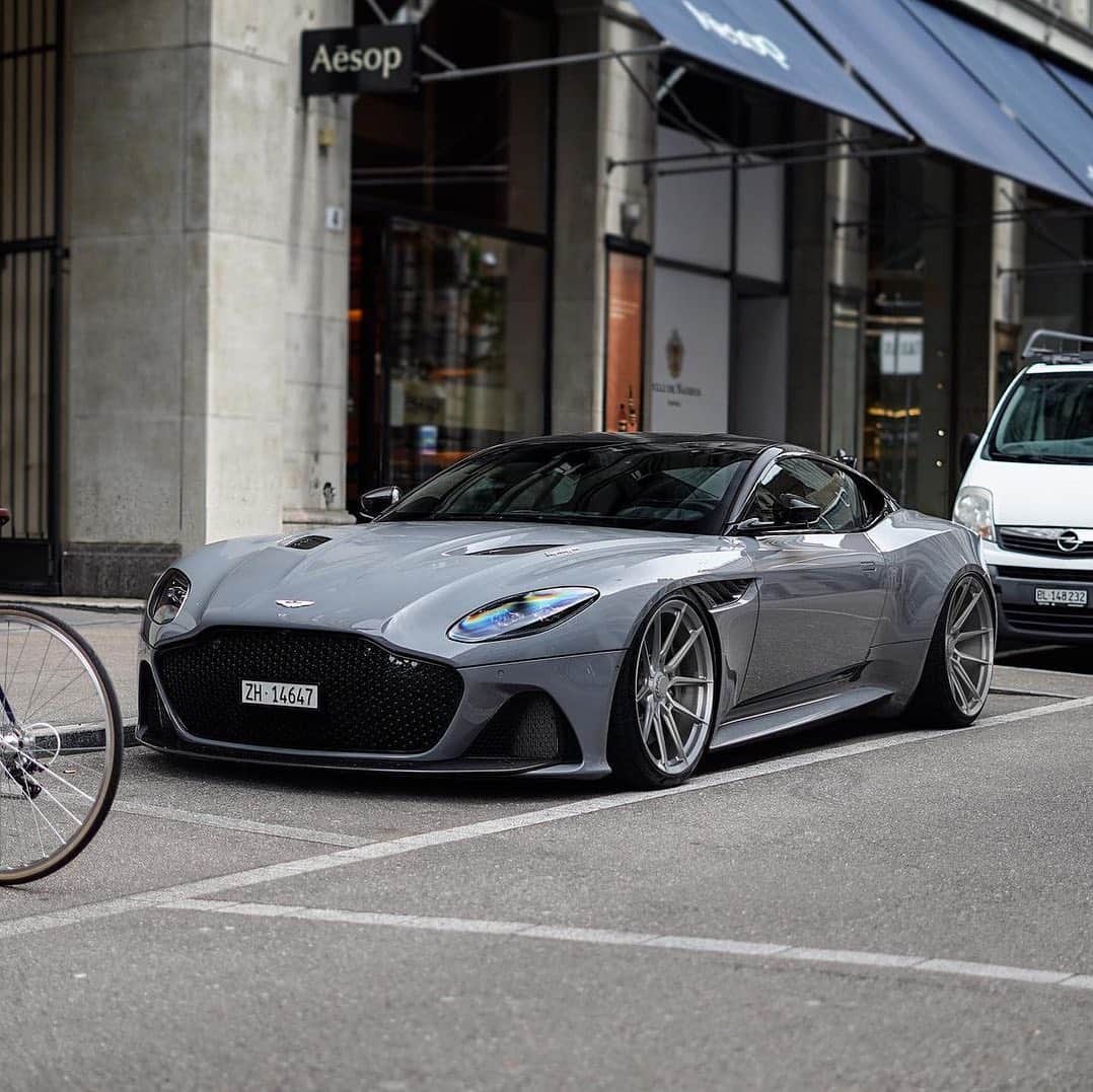 CARLiFESTYLEさんのインスタグラム写真 - (CARLiFESTYLEInstagram)「Pick your Aston Martin! 1 to 10 Photos by @srs_swissrichstreets #carlifestyle #astonmartin」2月11日 13時12分 - carlifestyle