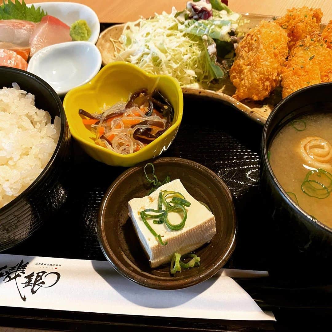 泳ぎイカ銘魚料理　磯銀のインスタグラム：「今週の週替わり定食でございます。 the 牡蠣FLY😇」