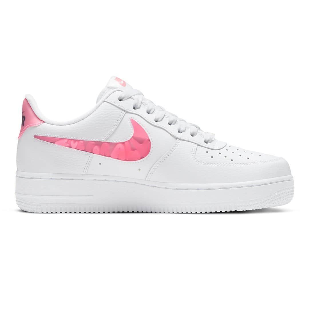 HYPEBEASTさんのインスタグラム写真 - (HYPEBEASTInstagram)「@hypebeastkicks: @nike’s Air Force 1 has now arrived in a “Love For All” style. Serving as a gentle promotion of peace and harmony, the shoe’s uppers come dressed in tumbled white leather, while text motifs with ’70s-style bubble letters are packed into each recessed Swoosh, with the lateral side reading “Love” while the medial side states “Love For All.” The heels also feature a black Nike Air graphics and a white heart outline, and the insoles promote a message of global unity with a clever graphic that flips standard garment care instructions. Expect it to arrive on the Nike webstore in the coming weeks for $110 USD.⁠⠀ Photo: Nike」2月11日 14時08分 - hypebeast
