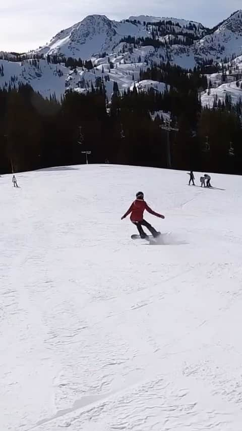 Luana Silvaのインスタグラム：「Cruise town ❤️ Had the best time over in Utah and can’t wait to go back! @billabongwomens @dragonalliance 🎥: @yasmin.remais / @fabiosilvahi」