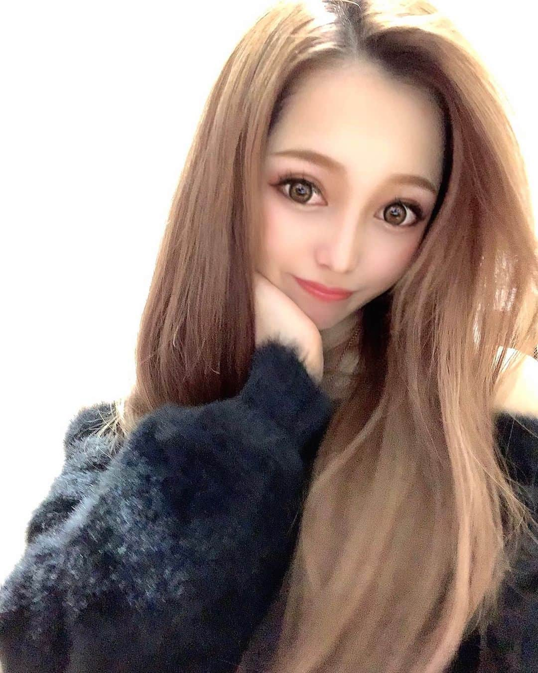 SUZUさんのインスタグラム写真 - (SUZUInstagram)「𝑺𝒆𝒍𝒇𝒊𝒆...❤︎  最近遊びに行く用意すらも 時間かかるし大変になってきたなあぁ🥵  これから更におうち時間 増えるやろなぁ🤤  #me#妊婦#妊娠9ヶ月#妊娠後期 #マタニティ#マタニティコーデ #妊娠生活#妊婦生活#ぷんにー #ぷんにーらいふ#妊婦コーデ #妊婦さんと繋がりたい#👼🏻💓  #fashion#code#ootd#gal #オシャレさんと繋がりたい #ギャル#可愛い#女の子#いいね #インスタグラマー#ファッション #メイク#コスメ#オシャレさん」2月11日 14時13分 - suzuchibi