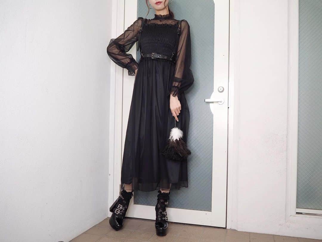 EATMEさんのインスタグラム写真 - (EATMEInstagram)「2.11 update... #EATME #FEBRUARY  #NEW #ITEM . TOP画面のURLからEATME WEB  STOREをCHECK▶︎▶︎▶︎ @eatme_japan . 🌹チュールマキシワンピース ¥13,000(＋tax) BLK.CRM.MIX ☑︎S/M ※2.12発売予定 . 🌹2WAYハーネス ¥6,000(＋tax) BLK ※2.19発売予定 . 🌹ベルテッドパンプス ¥13,000(＋tax) MIX.CRM.BLK ☑︎S/M/L ※発売中 . #EATME_COORDINATE #eatmejapan #イートミー」2月11日 14時25分 - eatme_japan