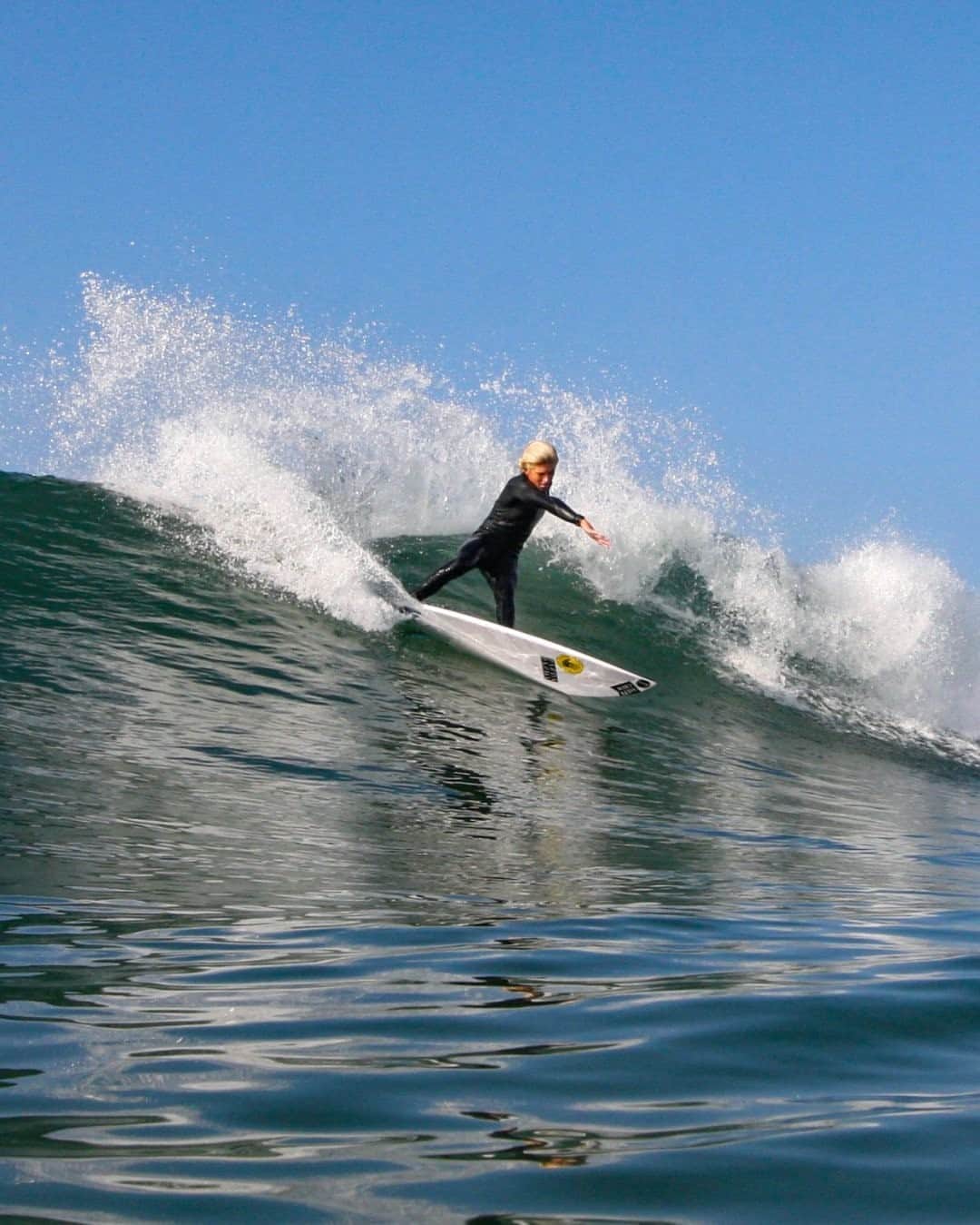 ボディーグローブさんのインスタグラム写真 - (ボディーグローブInstagram)「Great surfing starts with fun-damentals! @taj.miller rail game on point⚡️🤙  ~~ 📷 @shutterspray  #bodyglove #allthingswater #carving #cutback #style #fundamentals #huntingtonbeach #hbpier #pierrights #taj #fun #freedom #surfphotography #surfline #surf #surfer #surfing #waterphotography #waterphotographer #waterhousing #perfectform #goodform #greatform #standard #greatstyle #goodstyle #wetsuits #surflife #gromstunts」2月11日 5時28分 - bodyglove