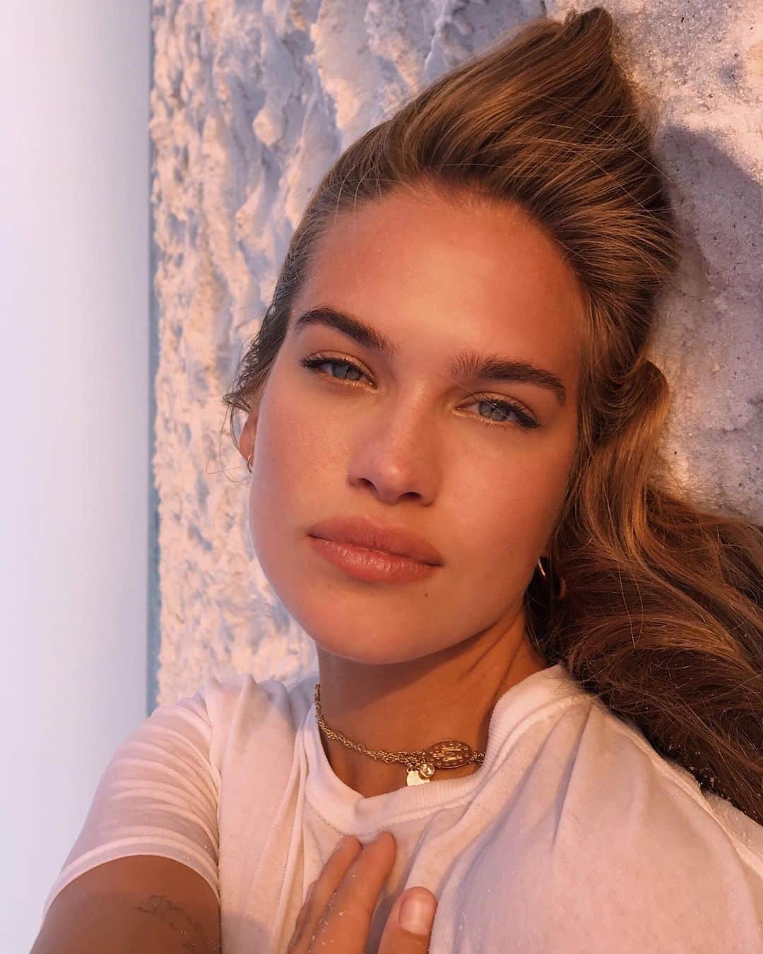 ストーミ・ヘンレイのインスタグラム：「If you could go anywhere right now (and the world was normal) where would you go?」