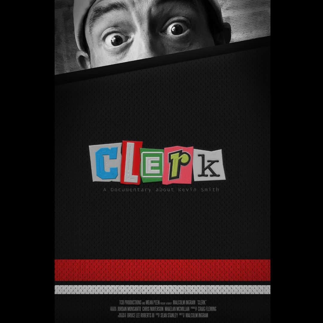 ケヴィン・スミスのインスタグラム：「I am honored to announce that CLERK - the wonderfully warm documentary @malcolm.ingram made about my life, near-death, and “art” - has its World Premiere at @sxsw next month! We were supposed to be debuting the flick in 2020 until Covid happened. But since the Fest is online for 2021, that means you’ll be able to watch from your couch at home! Our official screening date will be announced soon, when passes go on sale! Many thanks to @grainyms and the #sxsw staffers for inviting us (twice) and undying gratitude to Malcolm for making it, @onlybruces for shooting it, @rakehellrow for editing it, and @planetofcraig for producing this funny and emotional time traveling trip through five decades with my favorite talker in the world: Kevin Smith! (These fantastic film makers even managed to shoot one of the last interviews @therealstanlee ever gave, and it will make you cry.) Thank you also to @jordanmonsanto for facilitating everything as always and to everyone who sat down for interviews (a partial collection of whom are shown here). It’s a humbling thing, seeing the story of your life play out before your eyes. Thank you for following my stuff for 27 years now: because without you, there is really no story to tell. #KevinSmith #malcolmingram #clerk #southbysouthwest」