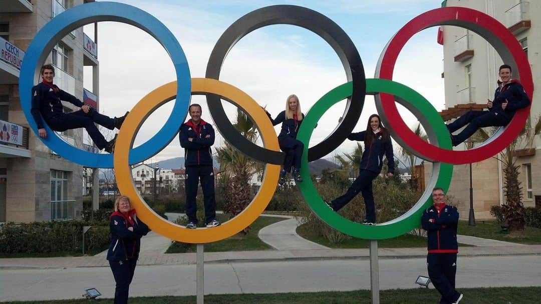 ジェナ・マッコーケルのインスタグラム：「Throwing it back to Sochi 2014 Olympic Games! The best memories with the best team! 🇬🇧⛸❤️🙌🏻」