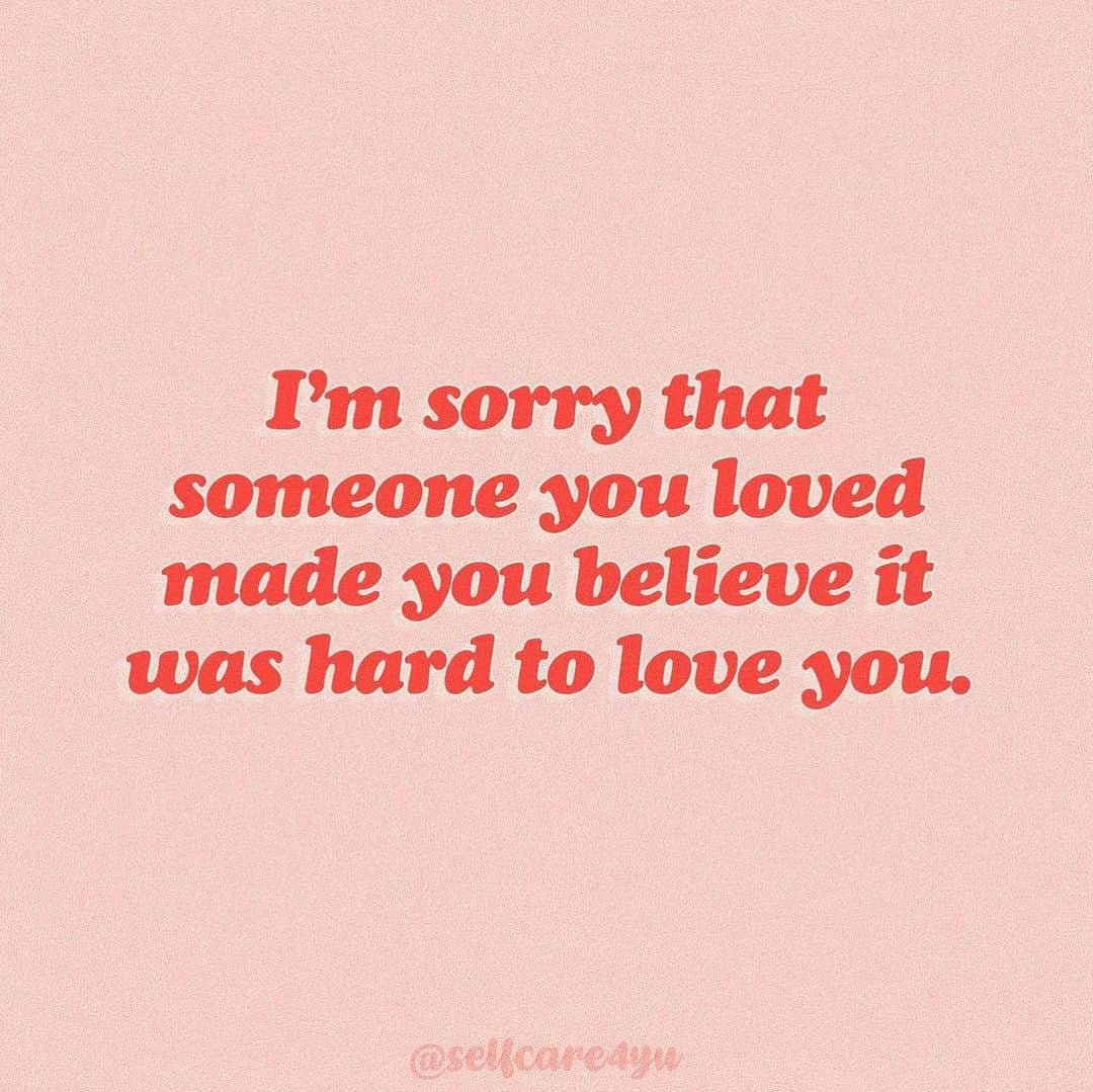 ベラ・ハディッドさんのインスタグラム写真 - (ベラ・ハディッドInstagram)「...And if today, all you’ve done is hold yourself together , I am proud of you....   💗@selfcare4yu 💗」2月11日 5時47分 - bellahadid