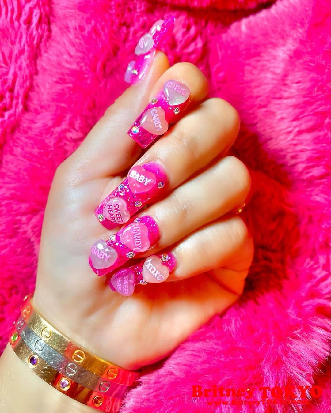 Britney TOKYOさんのインスタグラム写真 - (Britney TOKYOInstagram)「I’m into @makartt_official poly gel Dual Forms kit💓😍  Didn’t know how easy and looks amazing !! It takes only 45mins/ set💅🏻💕great for self nailers too!!  You can find cute colors✨ on  makartt.com, ca.makartt.com or eu.makartt.com  my fav is Jealous ❤️❤️❤️  🗒💕discount code BRITNEYTOKYO you can get 15% off  #nailart #nails #fashion #britneytokyo #polygel #polygelnails #ネイル #ネイルアート#selfnail」2月11日 5時54分 - britneytokyo
