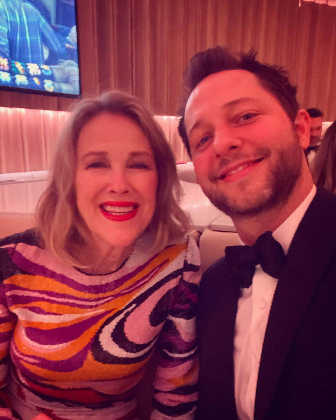 デレク・ブラスバーグさんのインスタグラム写真 - (デレク・ブラスバーグInstagram)「I got you, Bébé. (Took these selfies with LIVING LEGEND Catherine O’Hara exactly one year ago.)」2月11日 5時54分 - derekblasberg