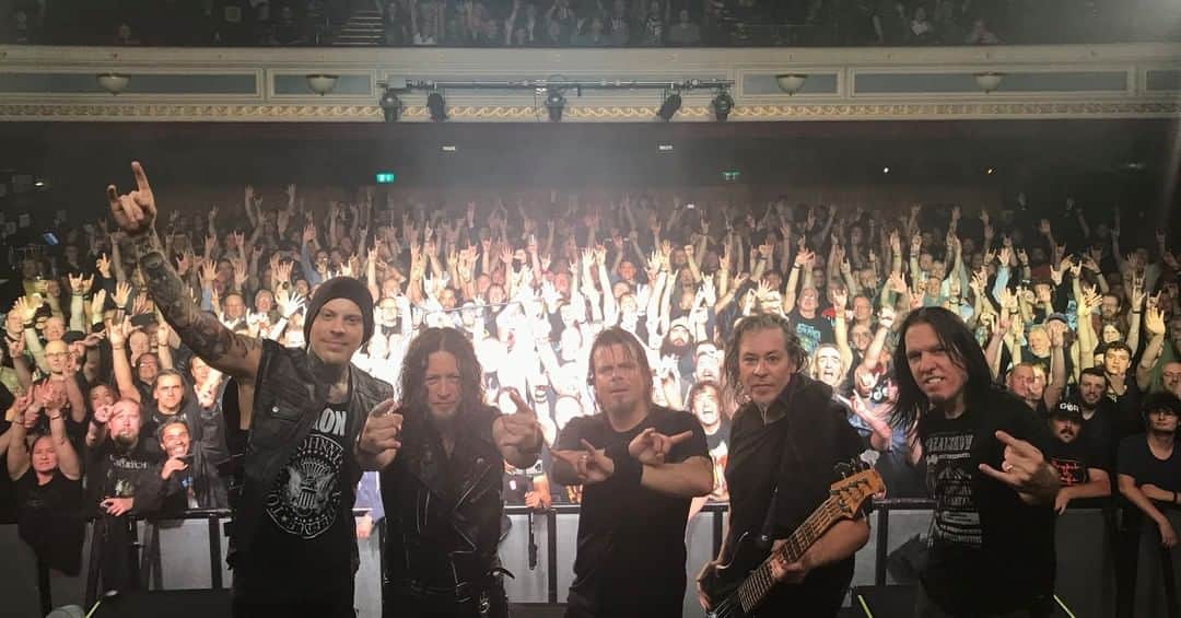 Queensrycheさんのインスタグラム写真 - (QueensrycheInstagram)「At Islington Hall in London, U.K. 🤘 #queensryche #unitedkingdom🇬🇧 #theryche #bandofbrothers #rychersrule #missseeingyourfaces #misstouring #eurotour」2月11日 5時54分 - queensrycheofficial