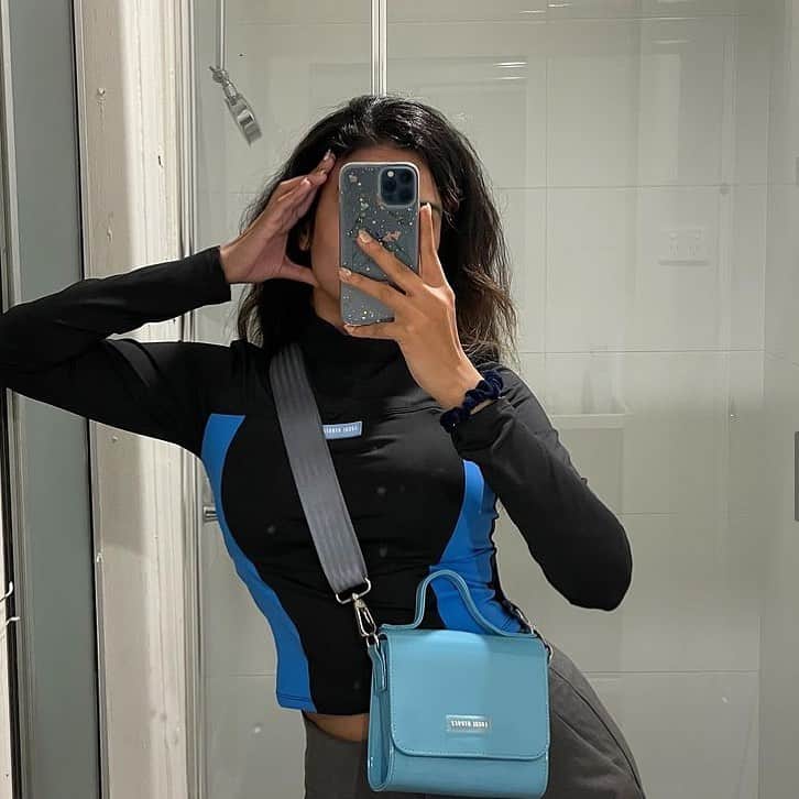 LOCAL HEROESさんのインスタグラム写真 - (LOCAL HEROESInstagram)「50 shades of blue 💙🫐💦/ @tara.the.explorer with our Jolie bag and Mika turtleneck」2月11日 6時11分 - localheroes