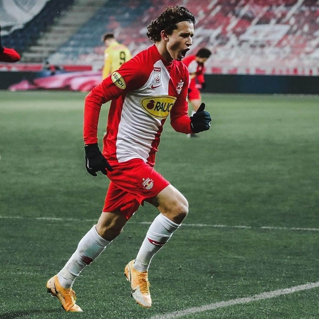 サッカー アメリカ代表チームさんのインスタグラム写真 - (サッカー アメリカ代表チームInstagram)「@baaronson7 scored his first goal for Red Bull Salzburg today and it was a STUNNER. 🤩  It also stood as the game-winner!   Aaronson pushed the 🇦🇹 league-leaders to a 3-1 victory vs. @fkaustriawien on Wednesday.   Way to go Brenden! 👏🇺🇸  📷: @fcredbullsalzburg」2月11日 6時24分 - usmnt