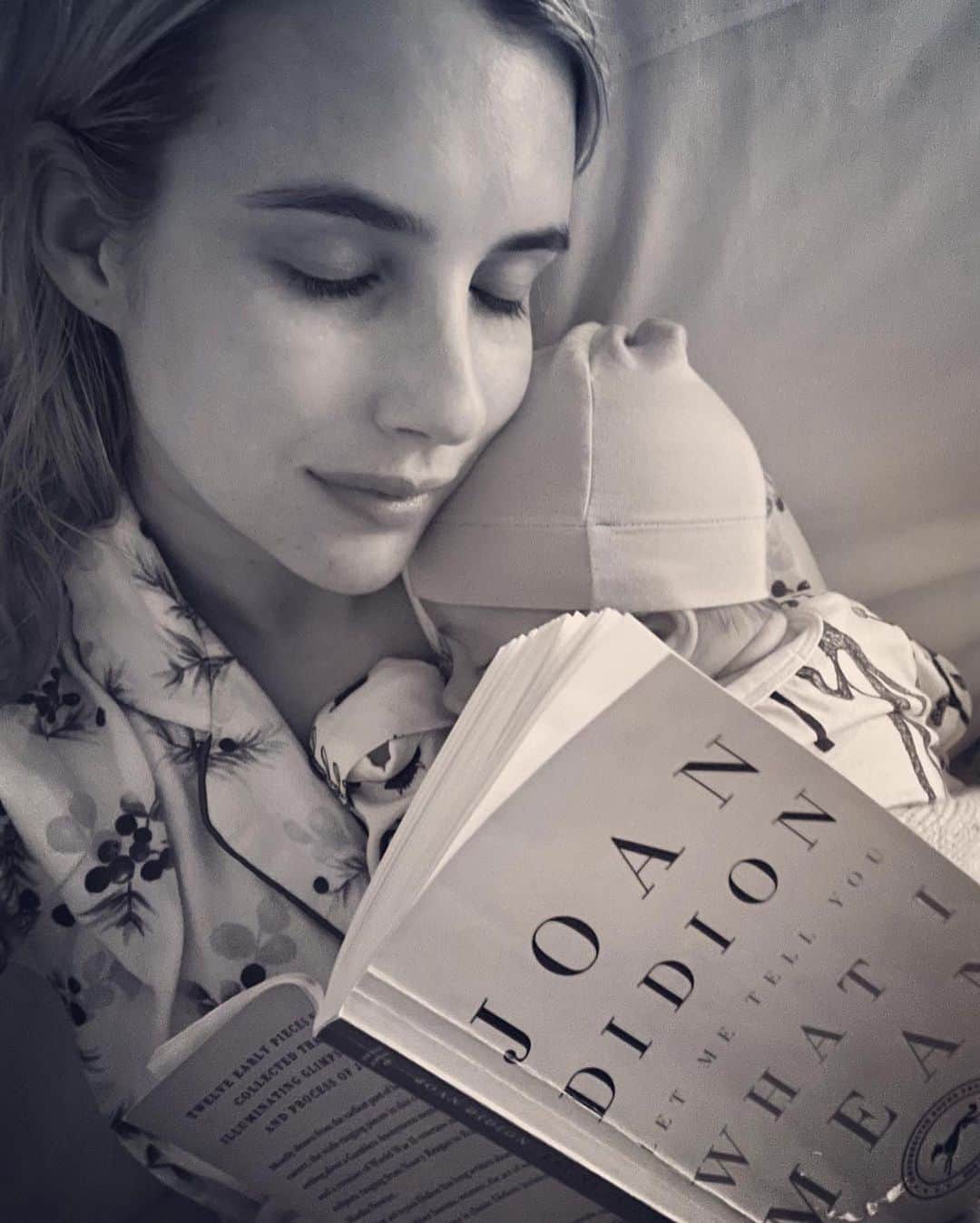 E! Onlineさんのインスタグラム写真 - (E! OnlineInstagram)「✔️Emma Roberts keeping it real as she navigates new mom life. 😴 ✔️Emma Roberts celebrating her 30th birthday as a new mom. 🥰  ➡️ Swipe for moods. (📷: @emmaroberts)」2月11日 6時31分 - enews