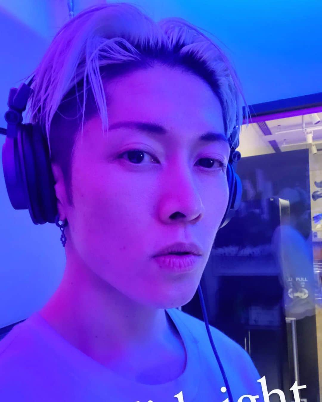 雅-MIYAVI-さんのインスタグラム写真 - (雅-MIYAVI-Instagram)「Midnight Experience 🎧 #StudioDays #IMeantExperiment」2月11日 6時35分 - miyavi_ishihara