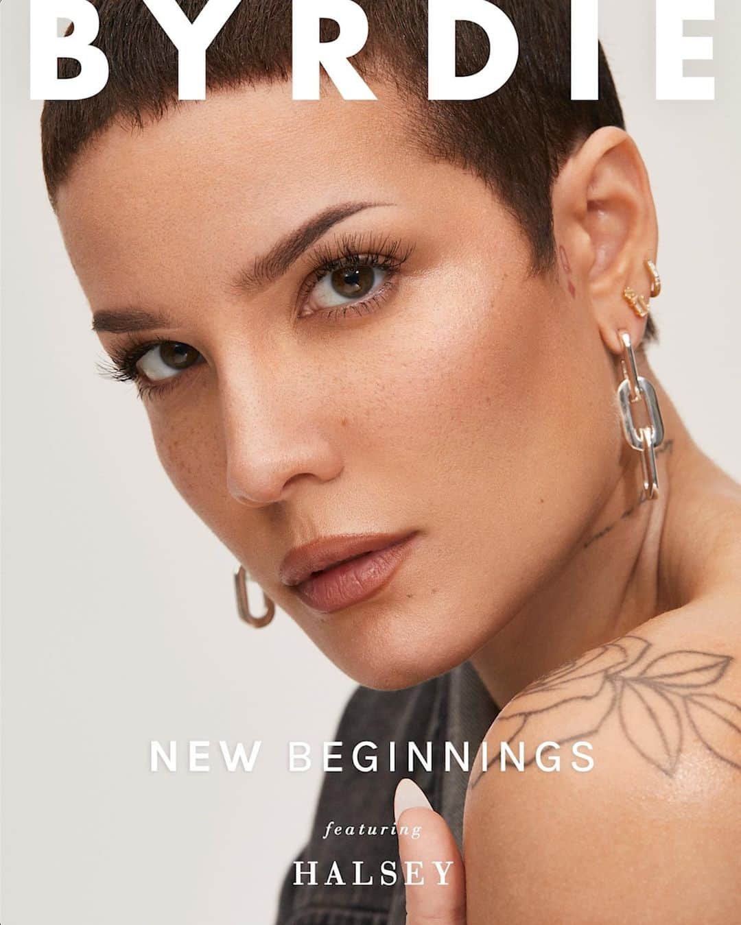 Halseyのインスタグラム：「Massive thanks to everyone on this team for making this happen :) @byrdie @aboutfacebeauty   Photos: @christinehahn  Hair: @themartyharper  Makeup: me, duh! Styling: @zoecostello」