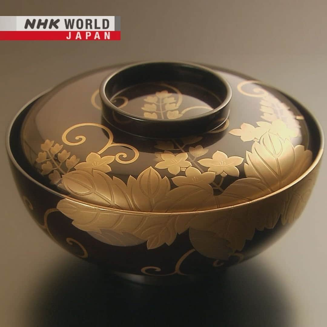 NHK「WORLD-JAPAN」さんのインスタグラム写真 - (NHK「WORLD-JAPAN」Instagram)「💛The gold and jet-black beauty of kyo-shikki. This distinct, gold dusted style of lacquerware was developed over 1,200 years in Kyoto.🖤 . 👉Watch｜Core Kyoto - Kyo-shikki: The Jet-Black, Golden Beauty of Kyoto Lacquerware｜Free On Demand｜NHK WORLD-JAPAN website.👀 . 👉Tap the link in our bio for more on the latest from Japan. . . #kyoshikki #urushi #shikki #kyotostyle #lacquer #lacquerware #golddust #makie #japaneselacquer #japaneselacquerware #japanesearts #hiramakie #takamakie #togidashimakie #traditionalmethods #kyoto #japan #CoreKyoto #nhkworld #nhkworldjapan #nhk」2月11日 7時00分 - nhkworldjapan