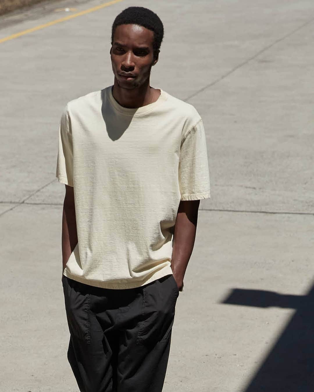 ベイシークのインスタグラム：「everyday essentials. ​​ ​the midweight slouch fit t.shirt and utility jersey pant. sustainably made in australia with 100% organic cotton jersey.  ​ ​​#bassikemens」