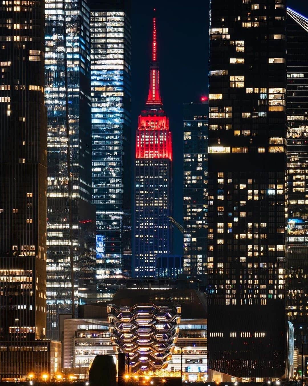 Empire State Buildingのインスタグラム：「Strong as an Ox! 💪  ⠀⠀⠀⠀⠀⠀⠀⠀⠀   We’re shining in all red for the Chinese #LunarNewYear! ⠀⠀⠀⠀⠀⠀⠀⠀⠀  Click bio link to watch this year’s virtual lighting ceremony! ⠀⠀⠀⠀⠀⠀⠀⠀⠀  📷: @kbatl #EmpireStateBuilding」