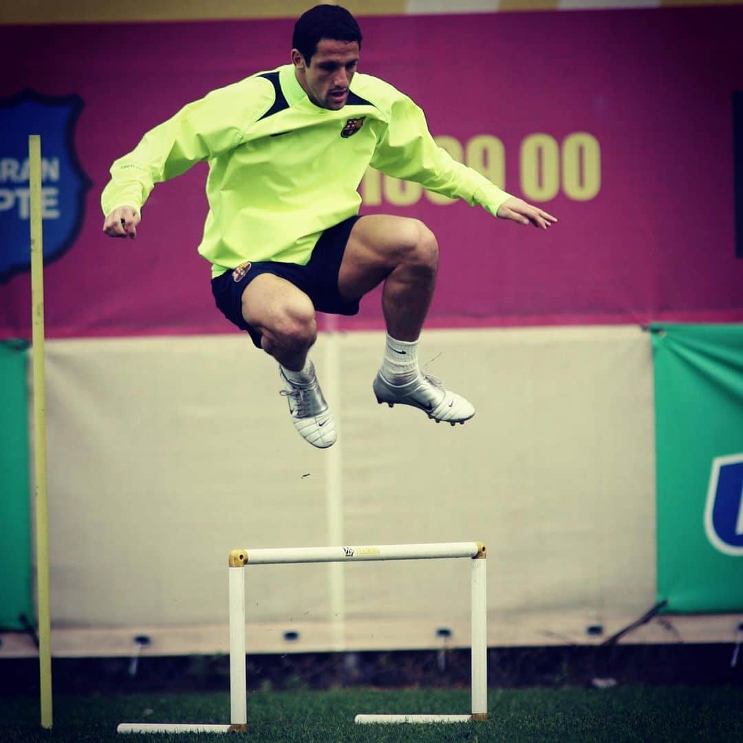 のインスタグラム：「Dia do Atleta Profissional. Competitividade, disciplina, trabalho em equipe, persistência e determinação. O esporte ensina muito quando o professor é  bom e quando o atleta tem a humildade de querer aprender. #belletti #forever #20anos de carreira #25títulos conquistados.」