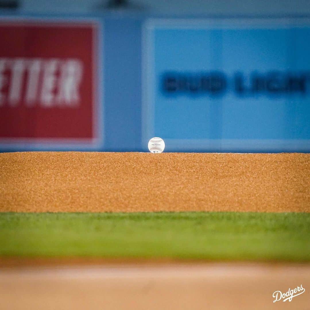 Los Angeles Dodgersさんのインスタグラム写真 - (Los Angeles DodgersInstagram)「Object in photo is closer than it appears.」2月11日 7時10分 - dodgers