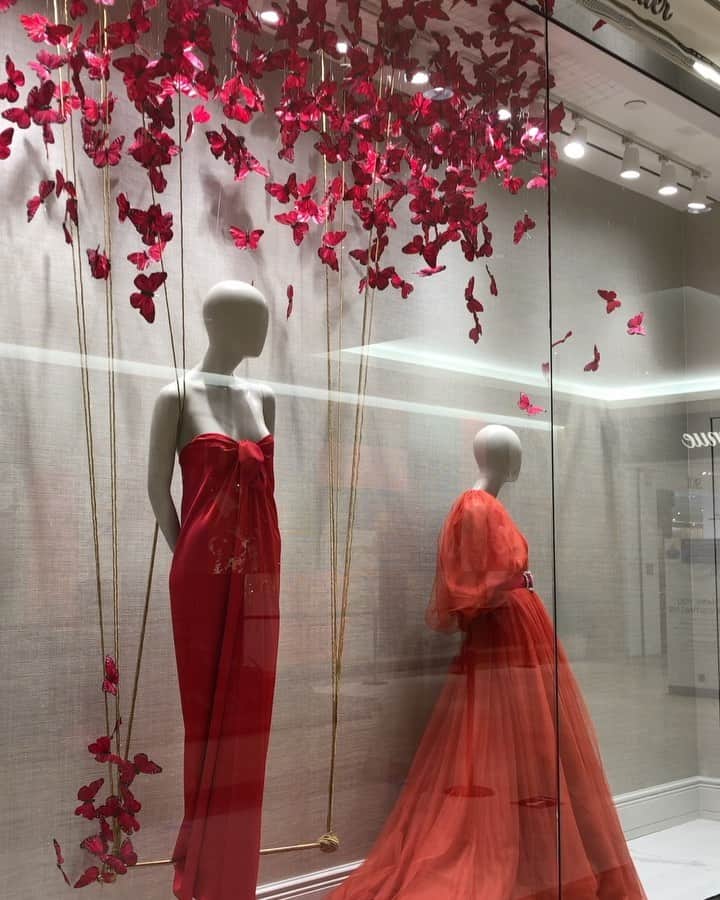 Monique Lhuillierのインスタグラム：「Getting Ready to Celebrate The Lunar New Year at our SCP Flagship!🧧❤️ #moniquelhuillier」
