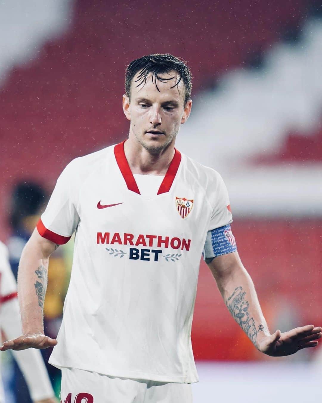 イヴァン・ラキティッチのインスタグラム：「Que grande es este equipo! ❤️😍 Muy contentos por el resultado contra un rival muy especial! Falta mucho para alcanzar nuestro objetivo! Vamos! 🙏🏼👏🏼 #NuncaTeRindas #sevillabarça」
