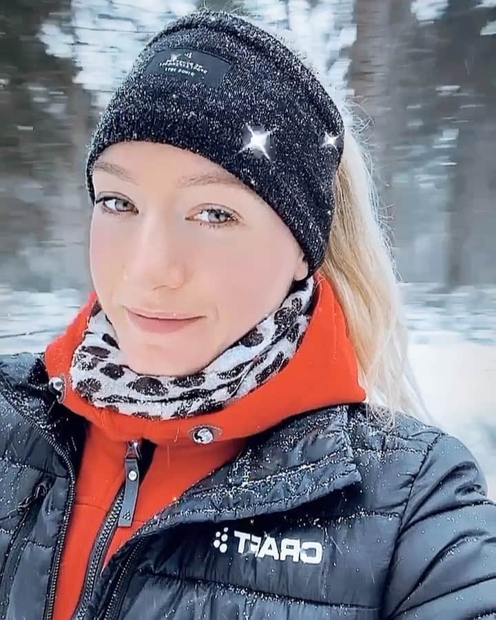 リーケ・ウェイファースのインスタグラム：「En de winnaar van de 🎁GIVEAWAY IS...! @marlon_benjamins ♥️ Heel veel plezier met de headband van @craftsportswearbnl ! Dank jullie voor alle leuke #snowfie foto’s, geniet nog van de sneeuw, pak jezelf warm in en zoals Marlon met ons deelde: “Blijf sterk in deze tijd, hou vol en het komt goed!” Dikke knuffel ook van mij en ik kom snel weer met iets leuks, een challenge, een give-way, een Q&A? 🤔 Laat het mij weten wat jullie leuk zouden vinden!😘👇🏼」