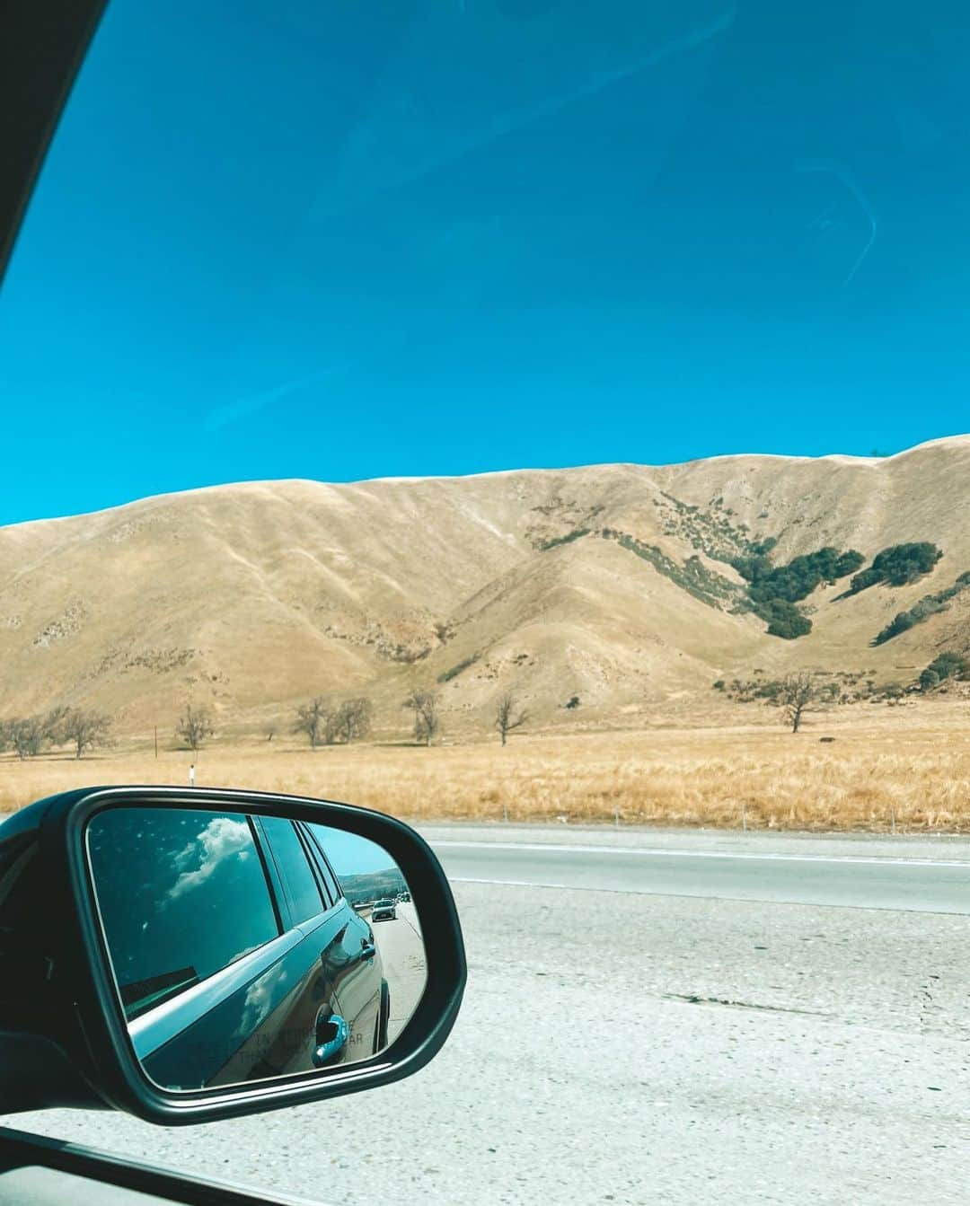 Camila Coelhoさんのインスタグラム写真 - (Camila CoelhoInstagram)「Roadtrip with him 🧡 to do what we love doing together!!! Any guesses?  ————— Pé na estrada com ele🧡 indo fazer algo que nos dois amamos! Adivinhem? Haha #roadtrip #california」2月11日 7時29分 - camilacoelho