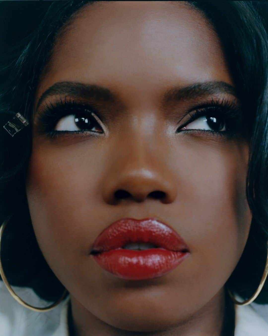 Vogue Beautyさんのインスタグラム写真 - (Vogue BeautyInstagram)「If you watched our Instagram Live yesterday with @RyanDestiny, then you already know that the singer-actor's love of makeup has finally coincided with her career: she is the first-ever brand ambassador for an iconic beauty brand that's been around since the '90s. Tap the link in our bio for all of the details—and beauty inspiration, of course—and head to our IGTV to watch the full interview.」2月11日 7時45分 - voguebeauty
